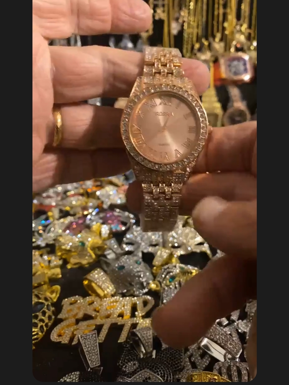Rose Gold Crystal Women's Bracelet Watch - Elegant Sparkle